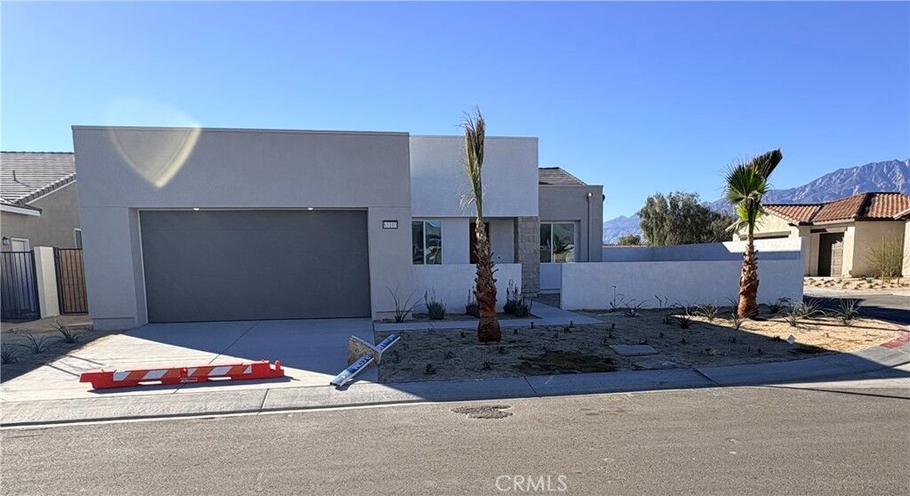 Property Photo:  65103 Avenida De Nuves  CA 92240 