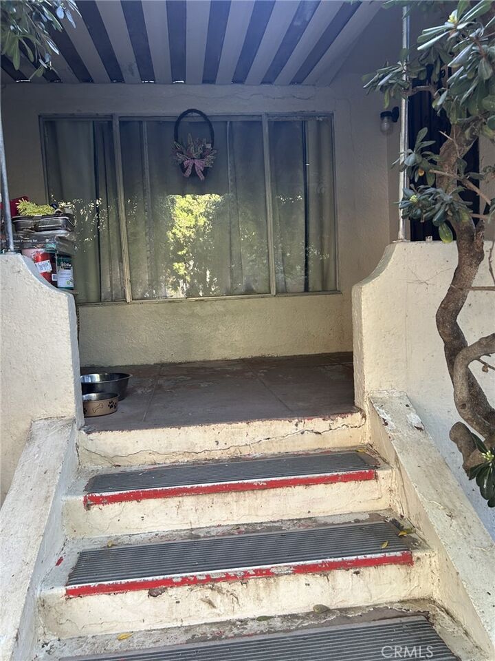 Property Photo:  2002 W Avenue 33  CA 90065 