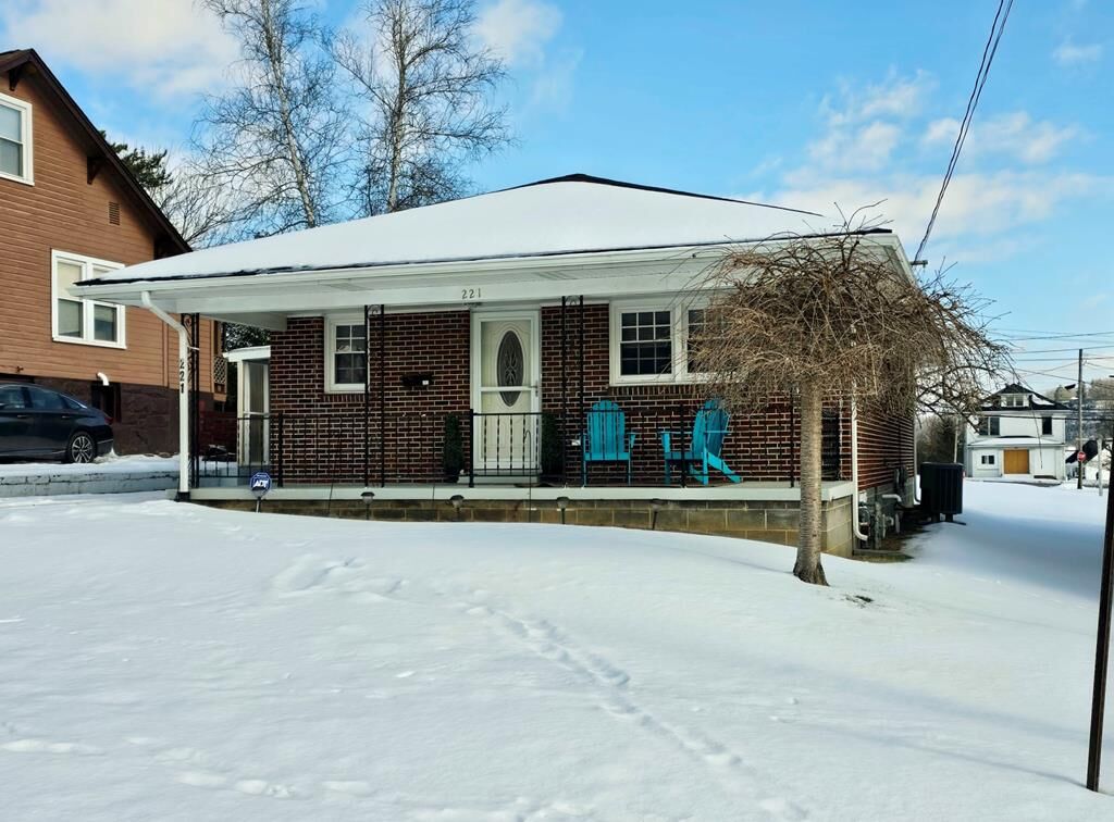 Property Photo:  221 Wallace Street  WV 24740 