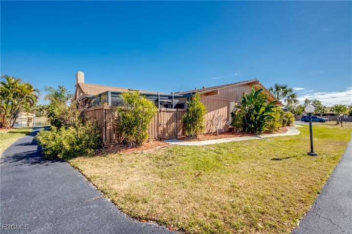 Property Photo:  6406 Royal Woods Drive  FL 33908 