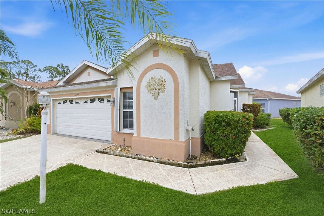 Property Photo:  10707 Pearl Bay Circle  FL 33928 