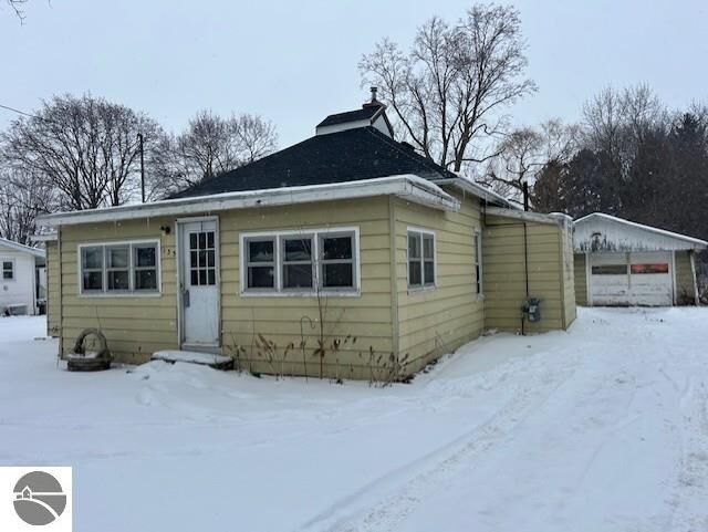 Property Photo: 135 E Elm Street MI 48831
