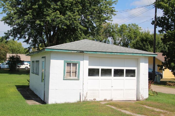 Property Photo:  451 2nd Street E  MN 55342 