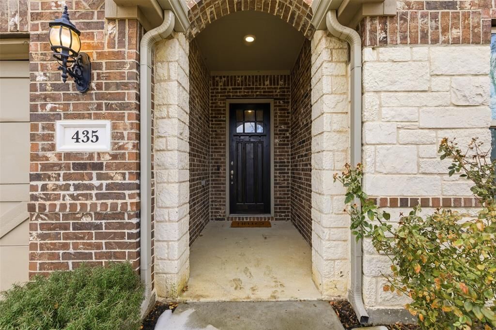 Property Photo:  435 Letara Vista Drive  TX 76052 