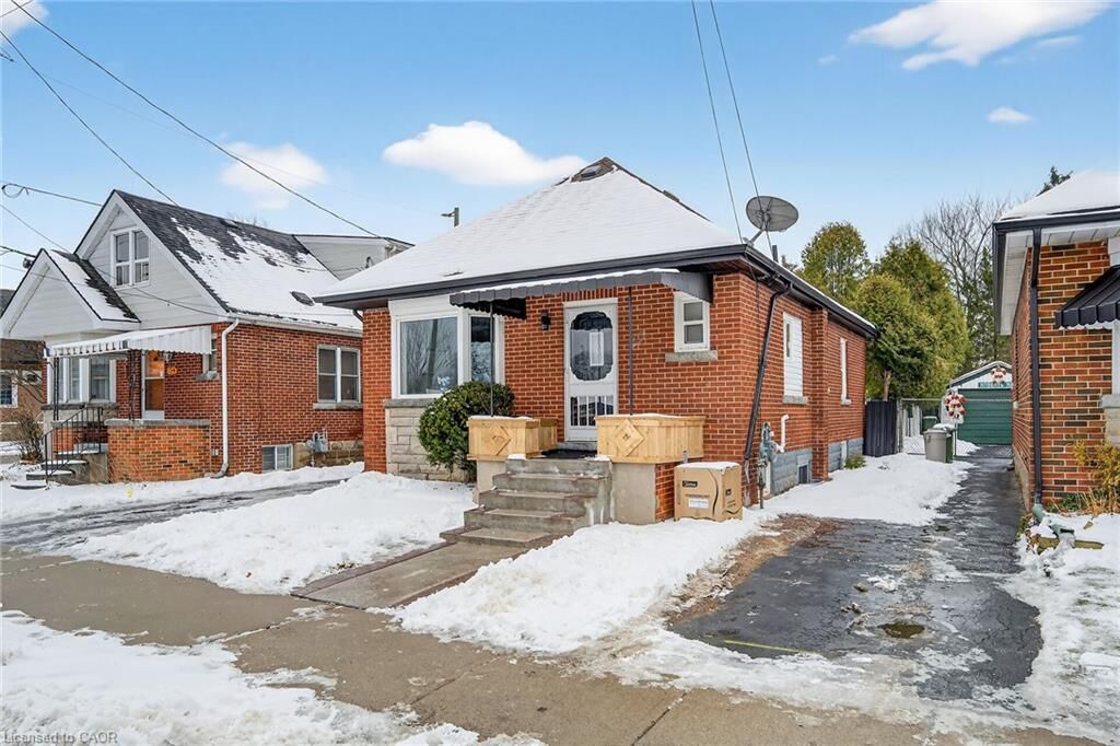 Property Photo:  150 Brucedale Avenue E  ON L9A 1N6 