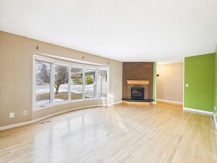 Property Photo:  503 Dalcastle Mews NW  AB T3A 2P3 