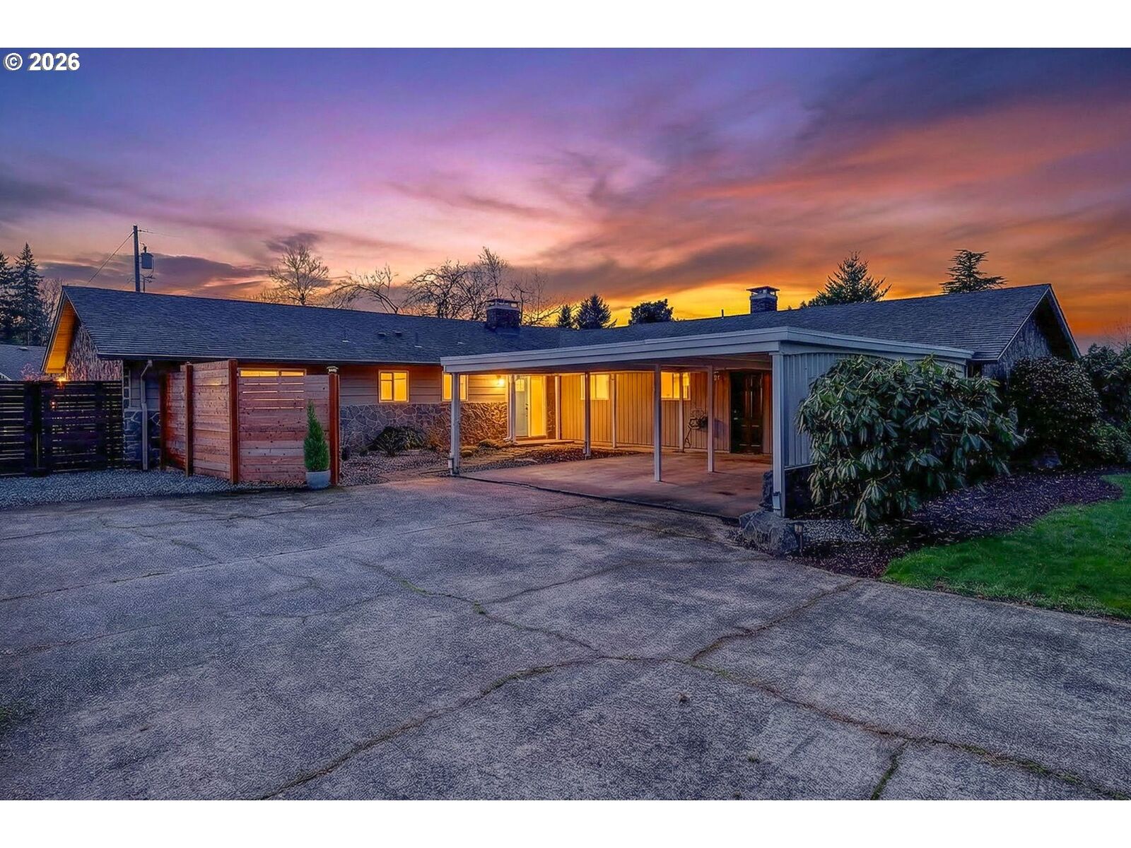 Property Photo:  4601 Willamette Dr  WA 98661 