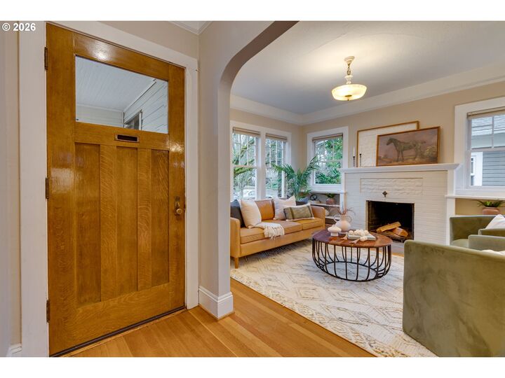 Property Photo: 4524 NE Broadway OR 97213