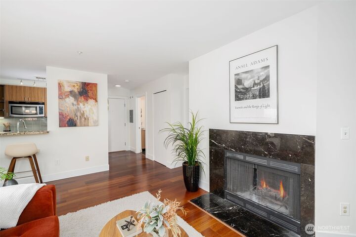 Property Photo: 711 E Denny Way 306 WA 98122