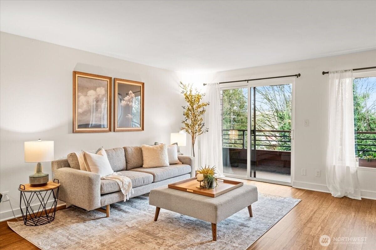 Property Photo:  1717  5th Avenue N 103  WA 98109 