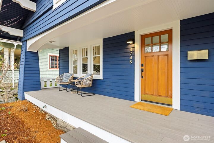 Property Photo:  4748  4th Avenue NE  WA 98105 