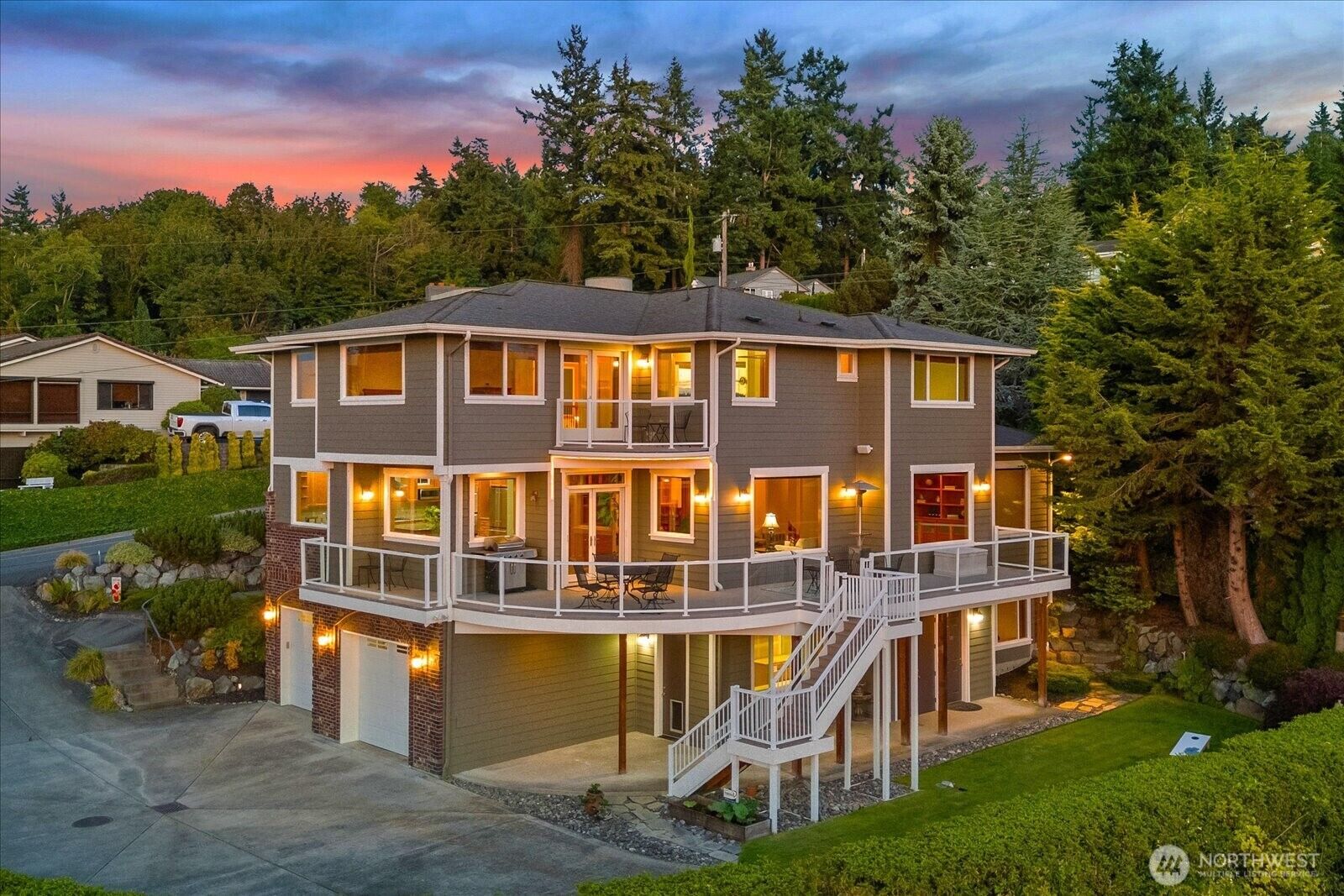 Property Photo:  603  Washington Avenue  WA 98275 