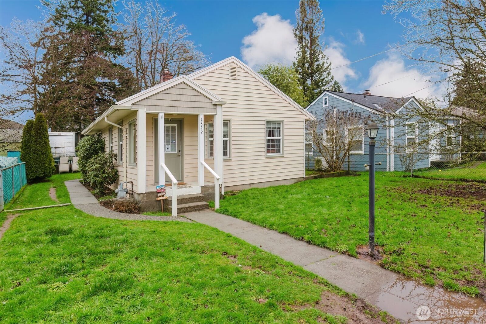 Property Photo:  1342 N Montgomery Avenue  WA 98312 
