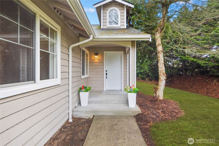 Property Photo:  5611  134th Place SE B  WA 98208 