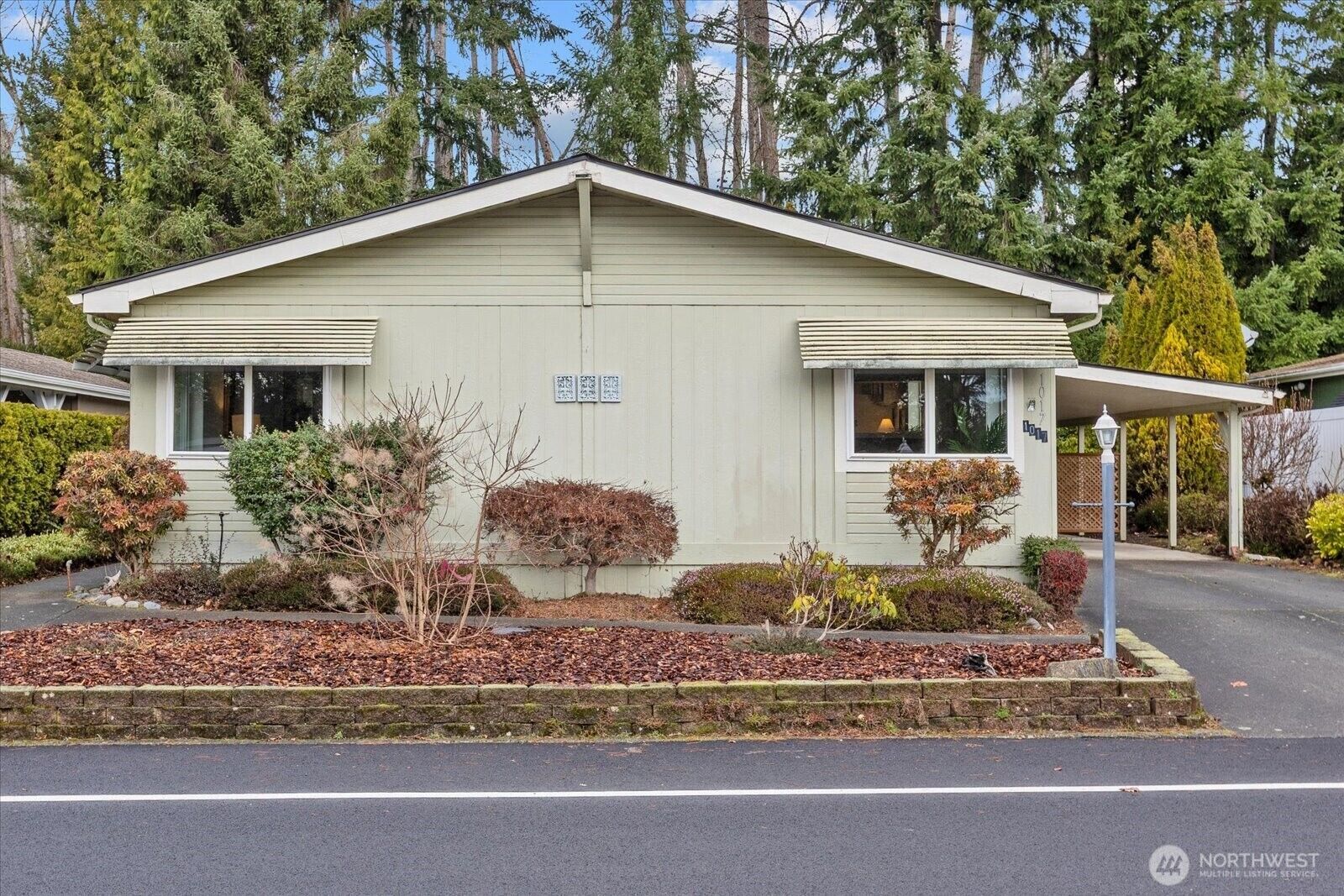 Property Photo:  1017  236th Place SW  WA 98021 