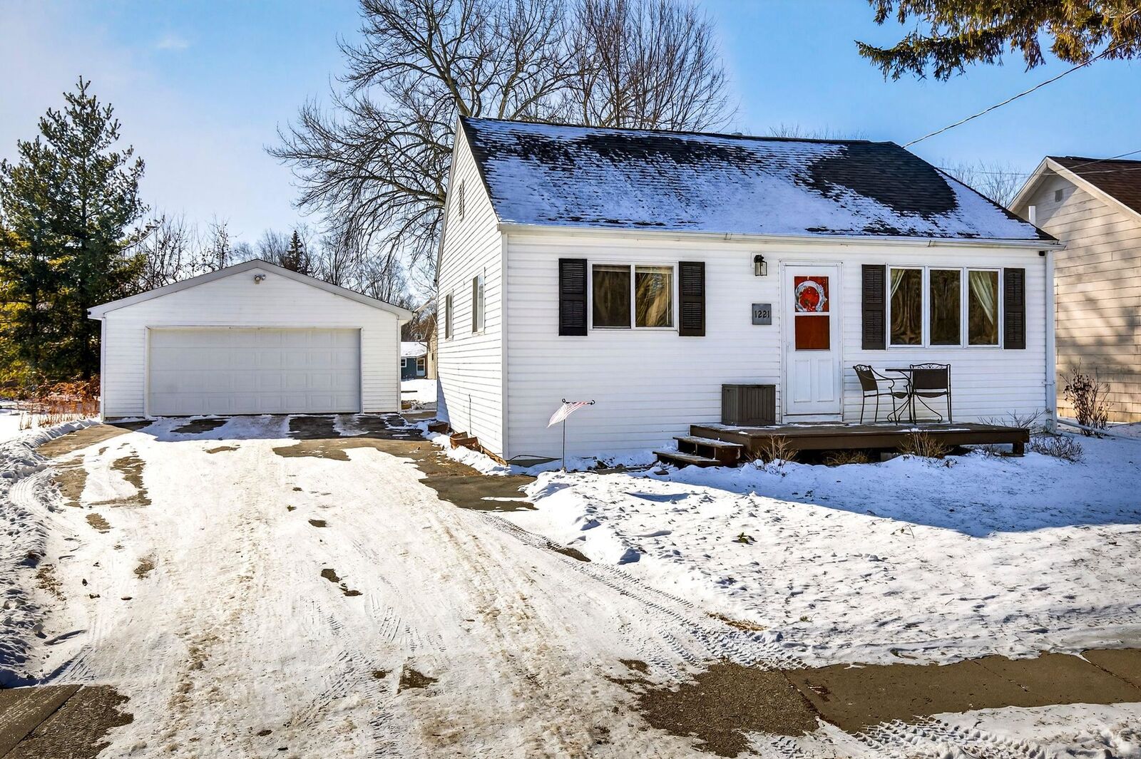 Property Photo:  1221 Hillcrest Drive  WI 54130 