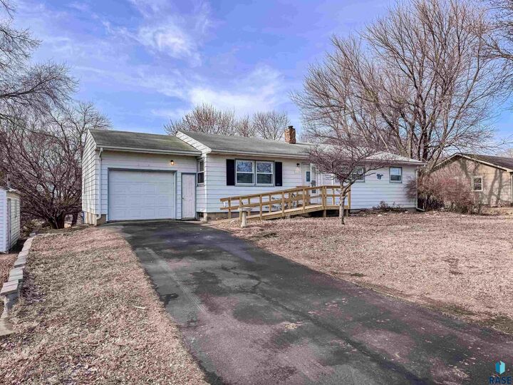 Property Photo:  1213 S Splitrock Blvd  SD 57005 
