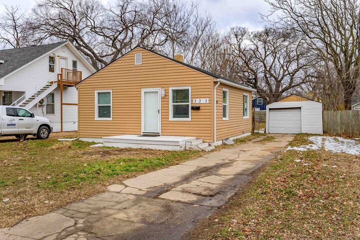 Property Photo:  222 N Fern St  KS 67203 