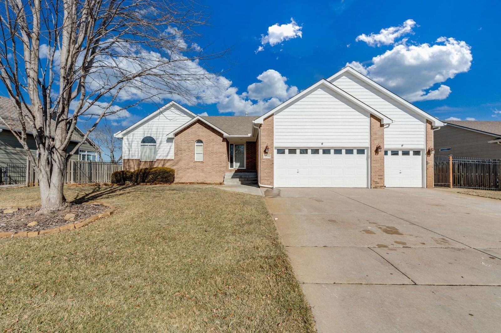 Property Photo: 2516 E Saint Andrew Ct KS 67052-8539