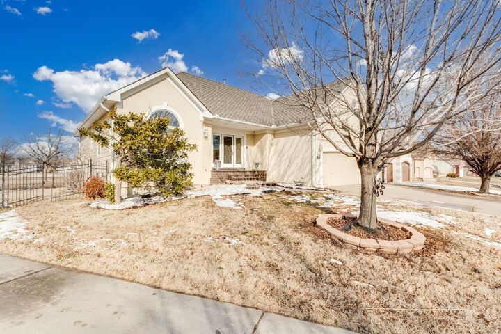 Property Photo:  8229 E Oxford Ct  KS 67226 