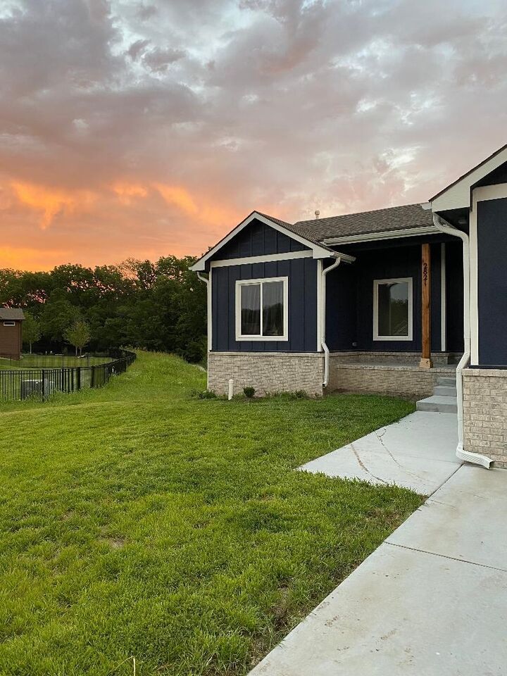 Property Photo: 2821 E Mantane Ct KS 67219