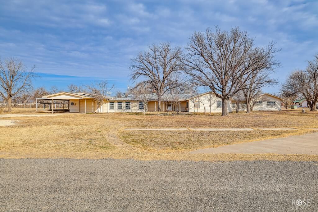 Property Photo:  921 Broadway St  TX 76940 