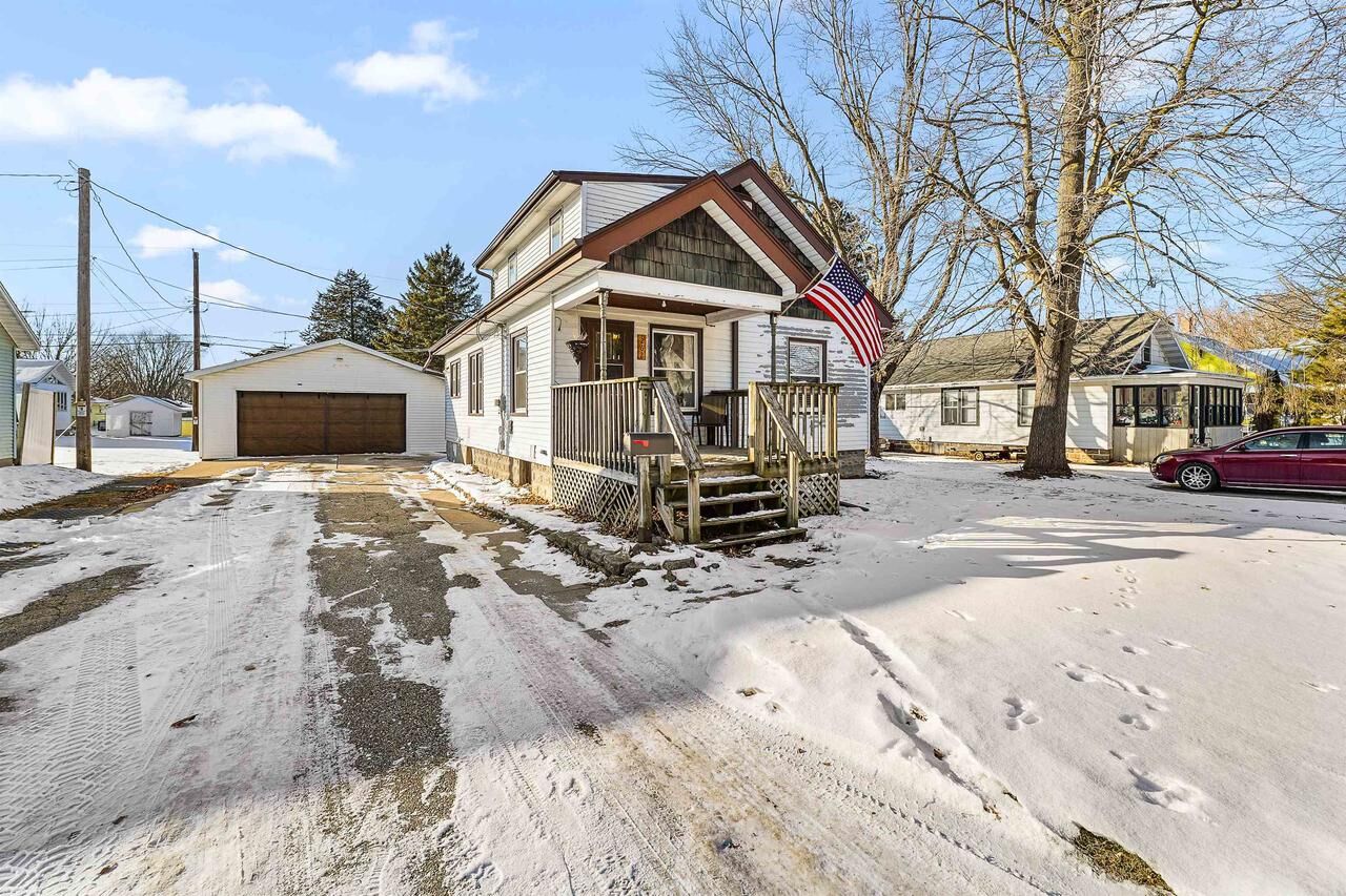 Property Photo: 262 Walker Street WI 53963