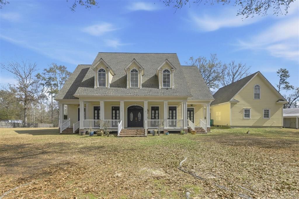Property Photo:  2490 Sutherland Drive  LA 70611 