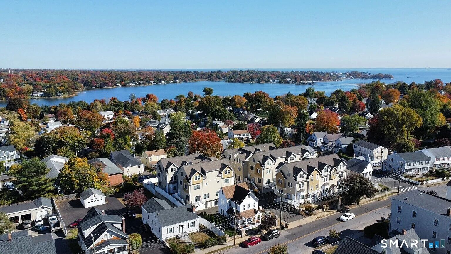 Property Photo:  93 Seaside Avenue 2  CT 06902 