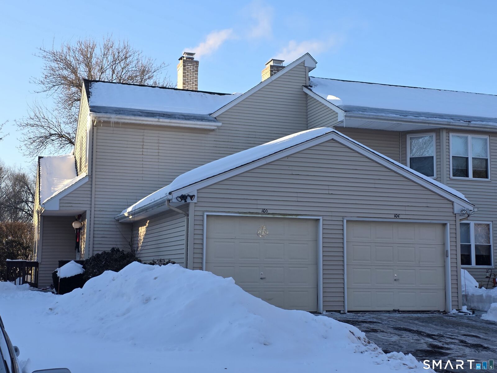 Property Photo:  10 Thistle Way Apt D  CT 06016 