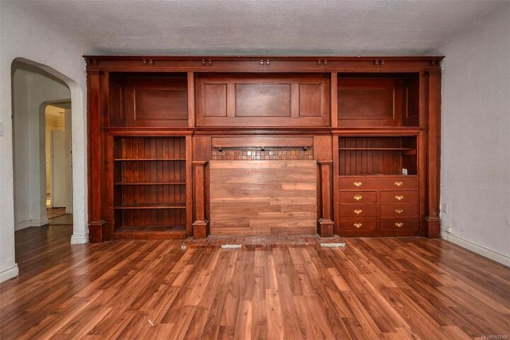 Property Photo:  1237 Hillside Ave  BC V8T 2B1 