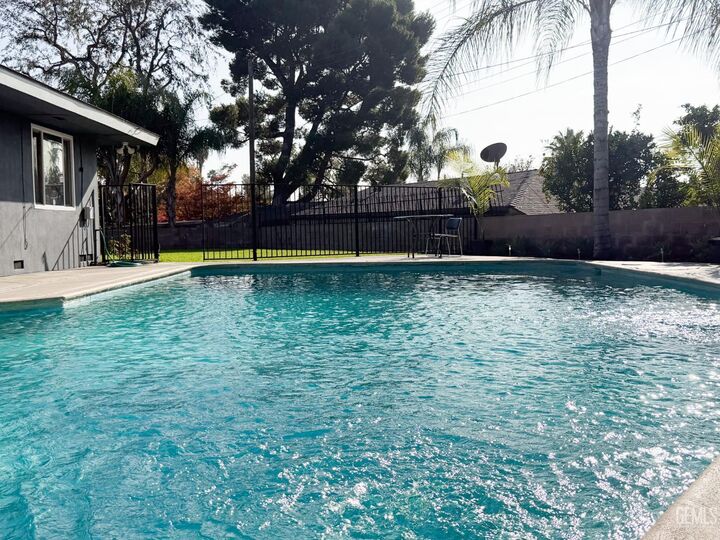 Property Photo:  1904 Ridgewood Drive  CA 93306 