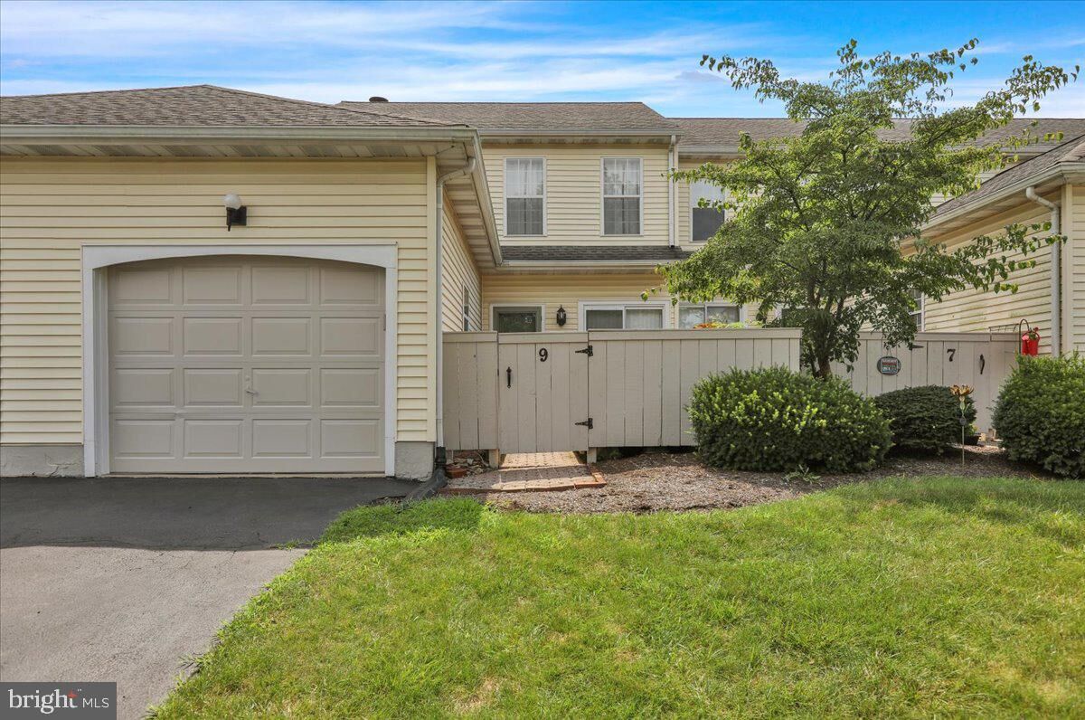 Property Photo:  9 Spring Walk Court  PA 17601 