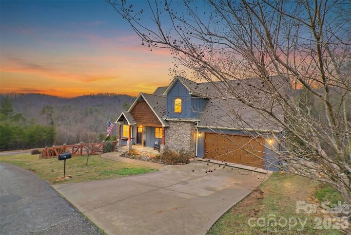 Property Photo: 334 Willow Top Lane NC 28746