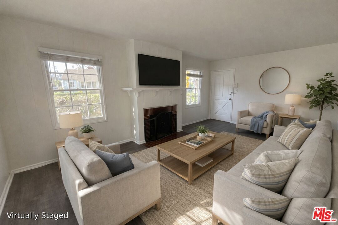 Property Photo:  15061 Moorpark St  CA 91423 