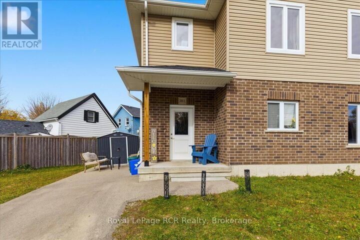 Property Photo: 38 Cobourg Lane ON N5A 1E7