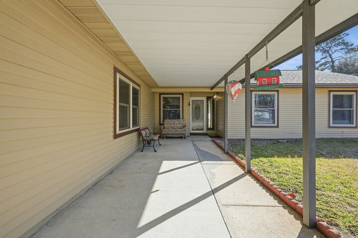 Property Photo:  913 Nutmeg Avenue  FL 32578 