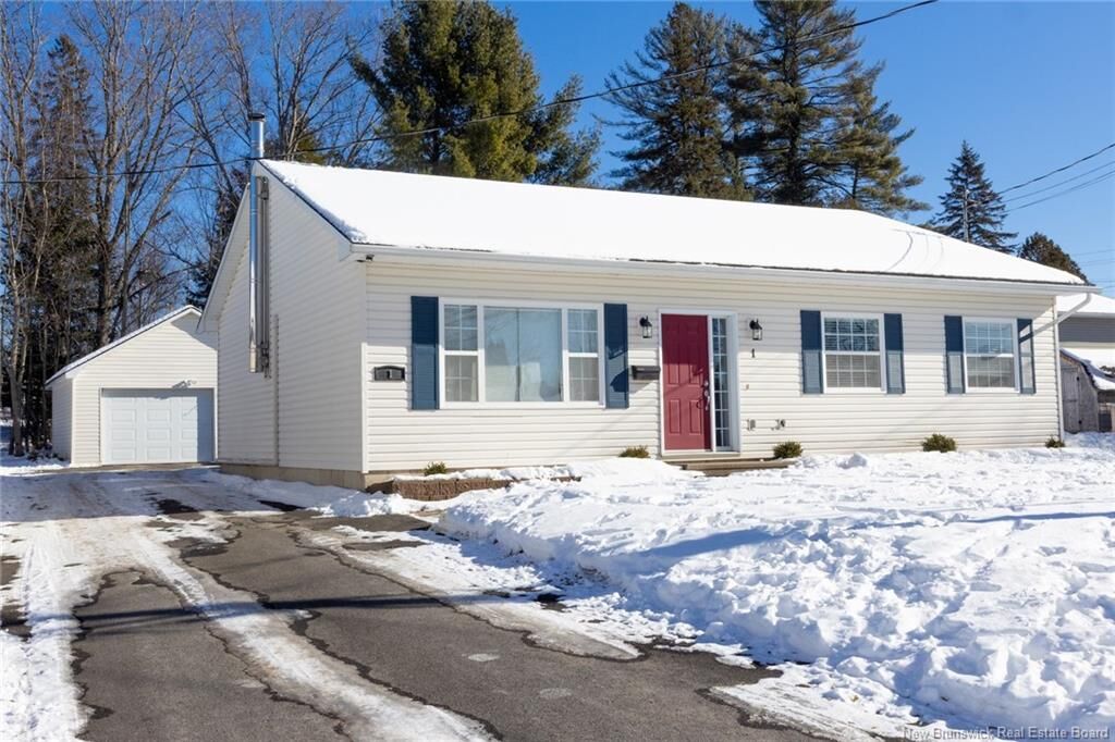 Photo de la propriété:  1 Birch Crescent  NB E3A 3S8 