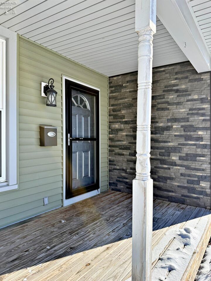 Property Photo:  295 Circular St  OH 44883 