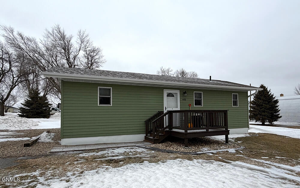 Property Photo:  605 3rd Street  ND 58466 