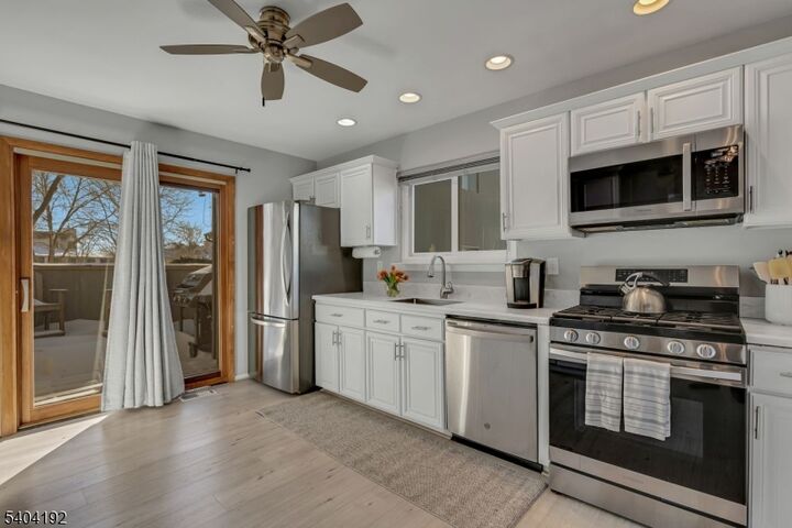 Property Photo:  85 Sycamore Ct Ondo  NJ 07920 