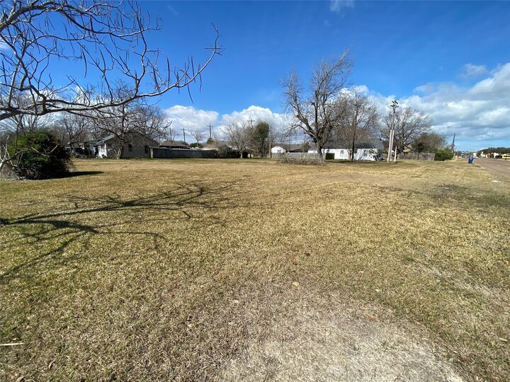 Property Photo:  2102 6th Avenue N  TX 77590 