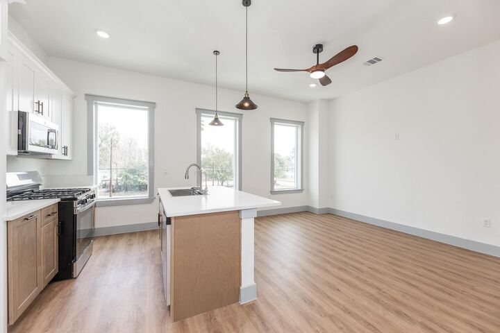 Property Photo: 704 S 1st Street TX 77301