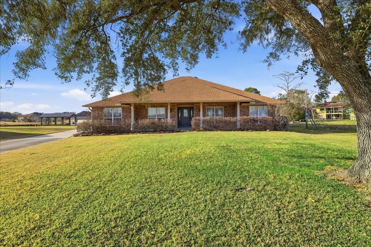 Property Photo: 510 Country Lane TX 77611