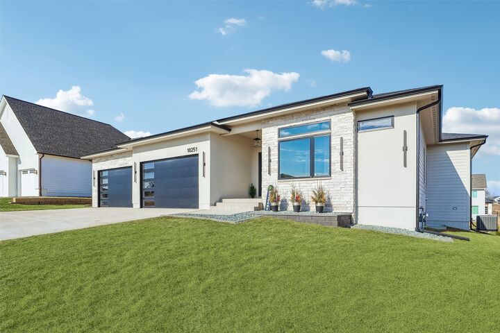 Property Photo:  18251 Alderleaf Drive  IA 50325 