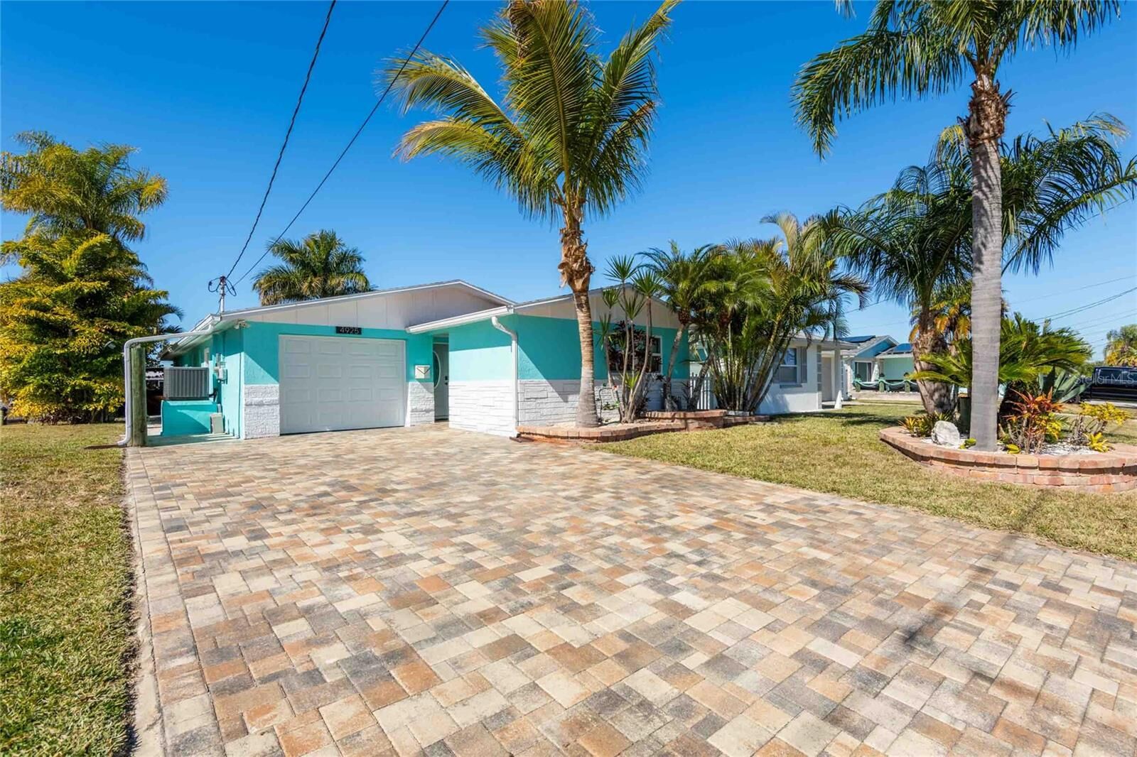 Property Photo: 4925 Bonito Drive FL 34652