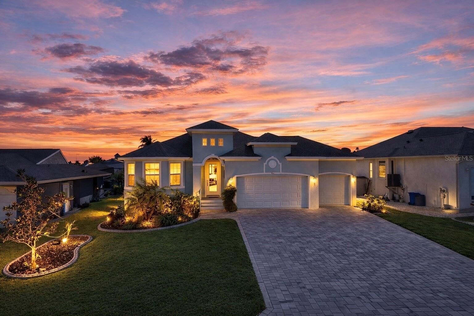 Property Photo:  916 Spindle Palm Way  FL 33572 