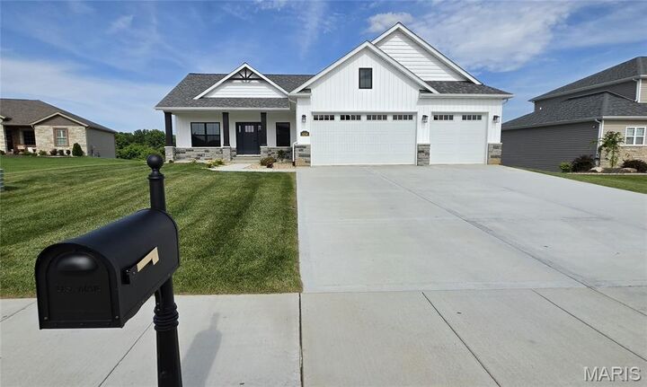 Property Photo: 1438 Montauk Road IL 62294