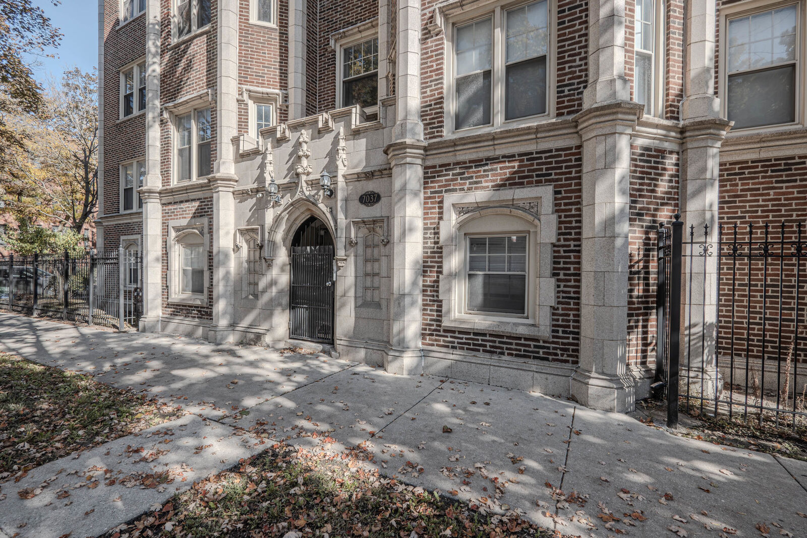 Property Photo:  7037 S Crandon Avenue 219  IL 60649 