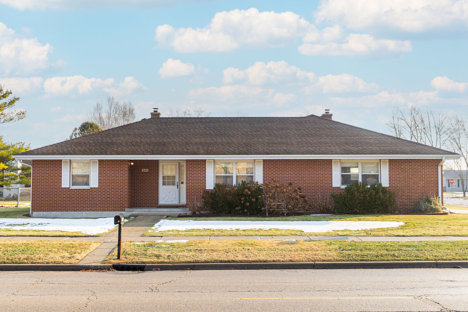 Property Photo:  844 S 7th Street  IL 60115 